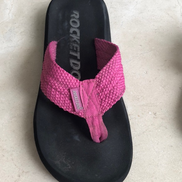 MAGENTA KNIT FLIP FLOPS - Picture 2 of 3